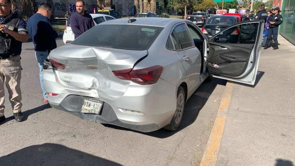 Al menos 7 vehículos con daños tras choques en Salvador Nava